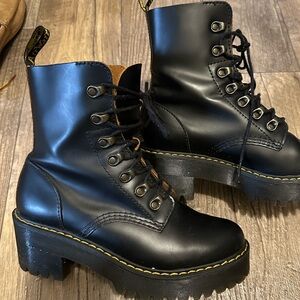 LEONA WOMEN'S VINTAGE SMOOTH LEATHER HEELED
BOOTS in black size 7 women’s